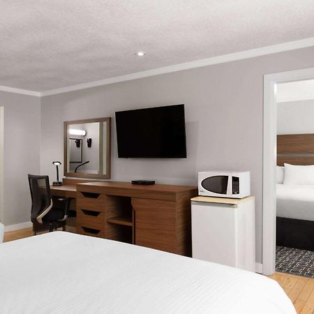 Baymont By Wyndham Edson Hotel Bagian luar foto