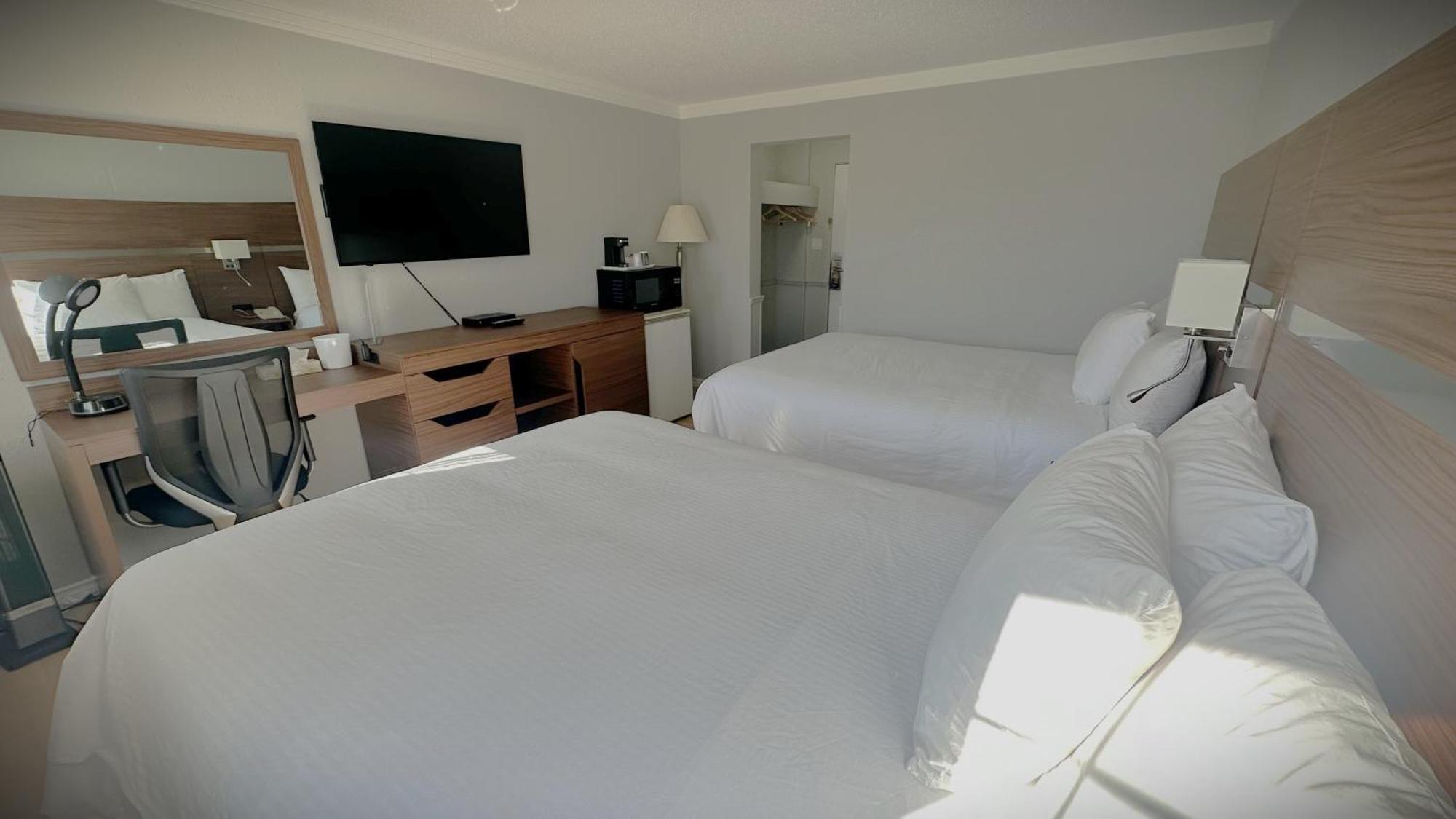 Baymont By Wyndham Edson Hotel Bagian luar foto