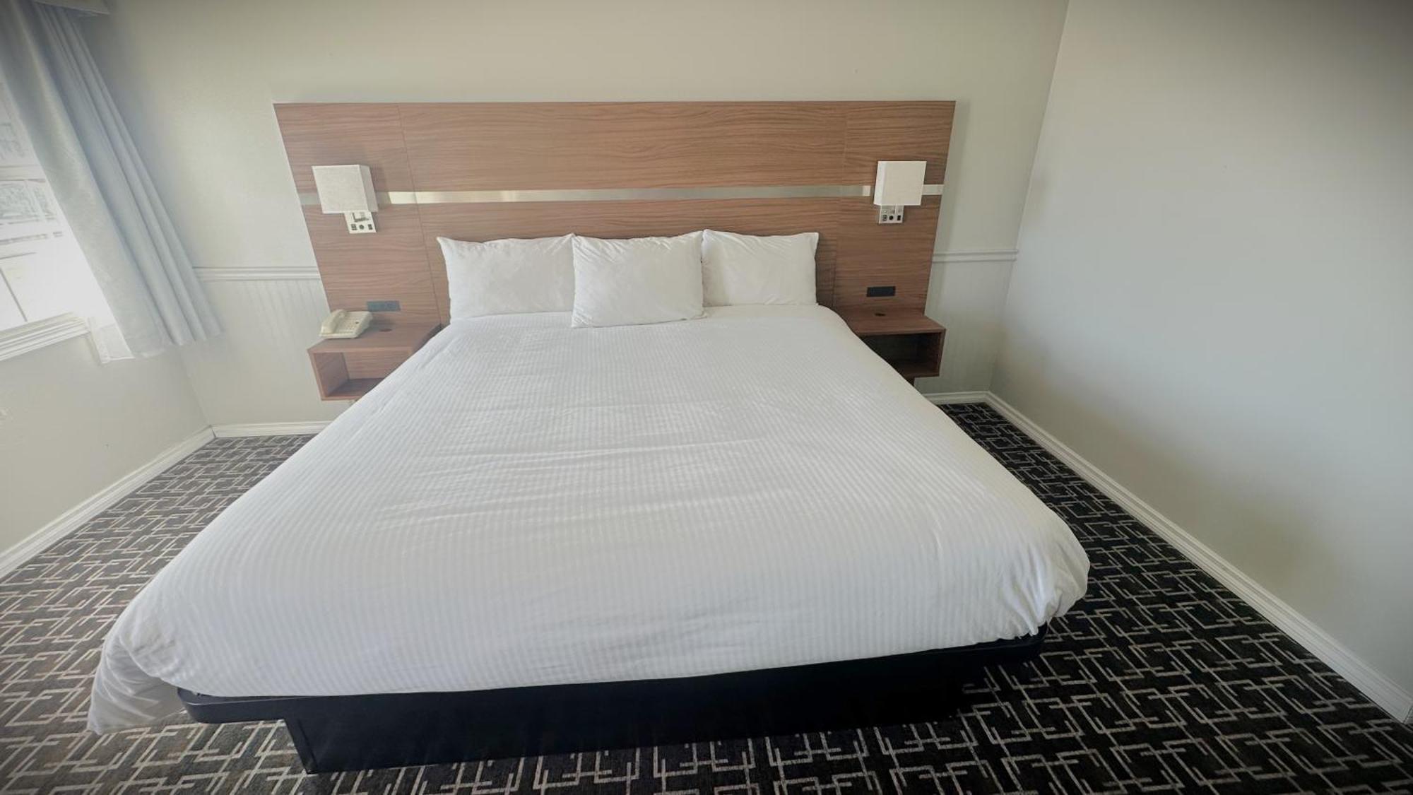 Baymont By Wyndham Edson Hotel Bagian luar foto