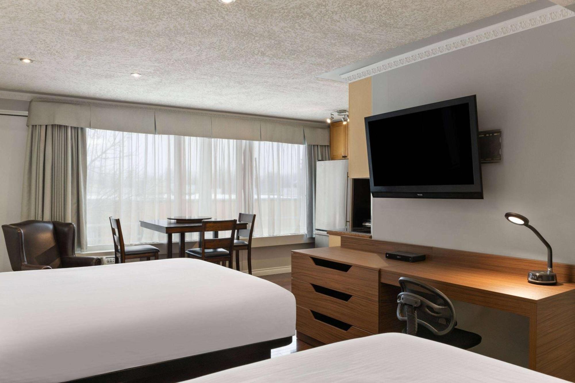 Baymont By Wyndham Edson Hotel Bagian luar foto