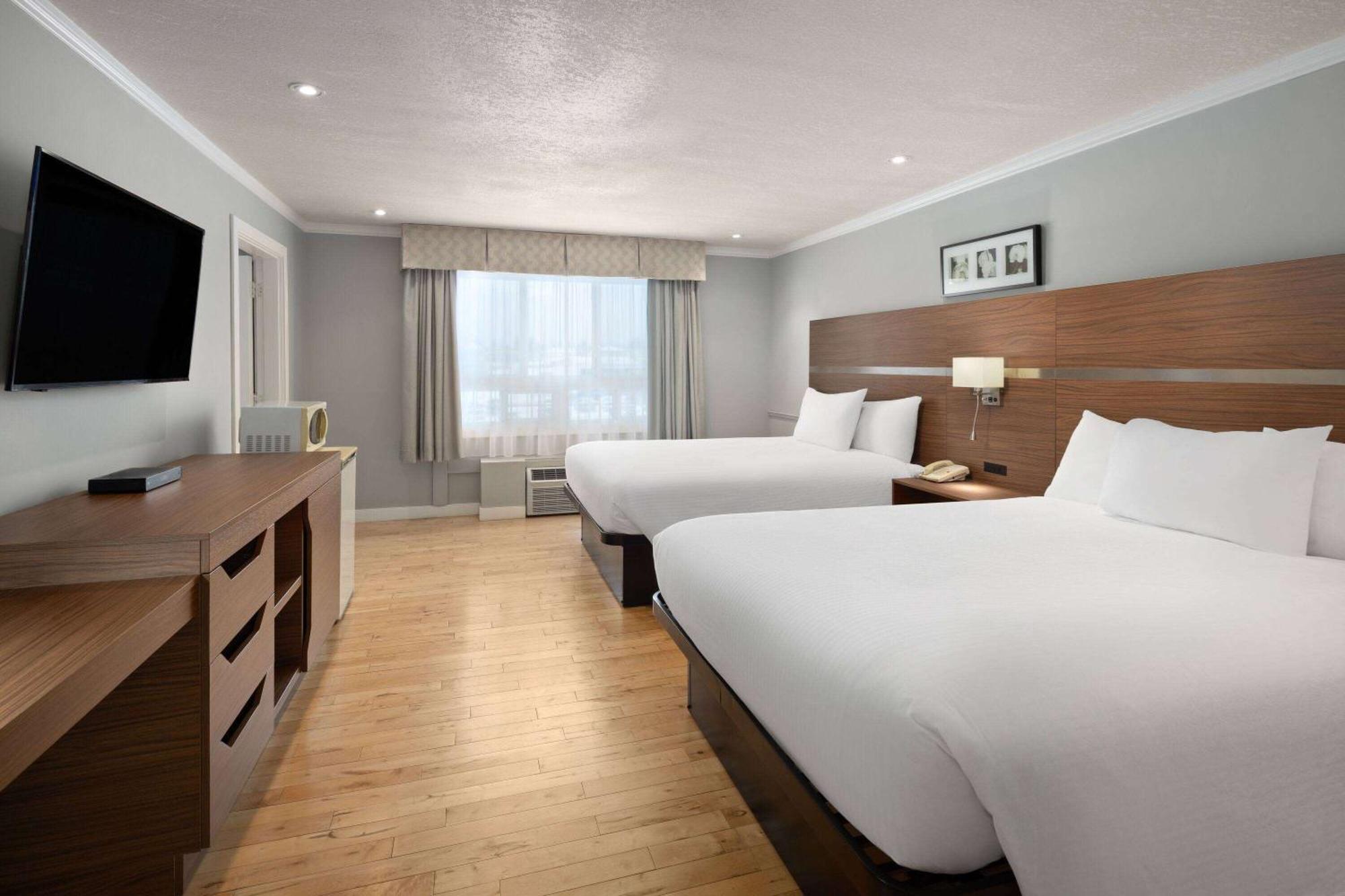 Baymont By Wyndham Edson Hotel Bagian luar foto