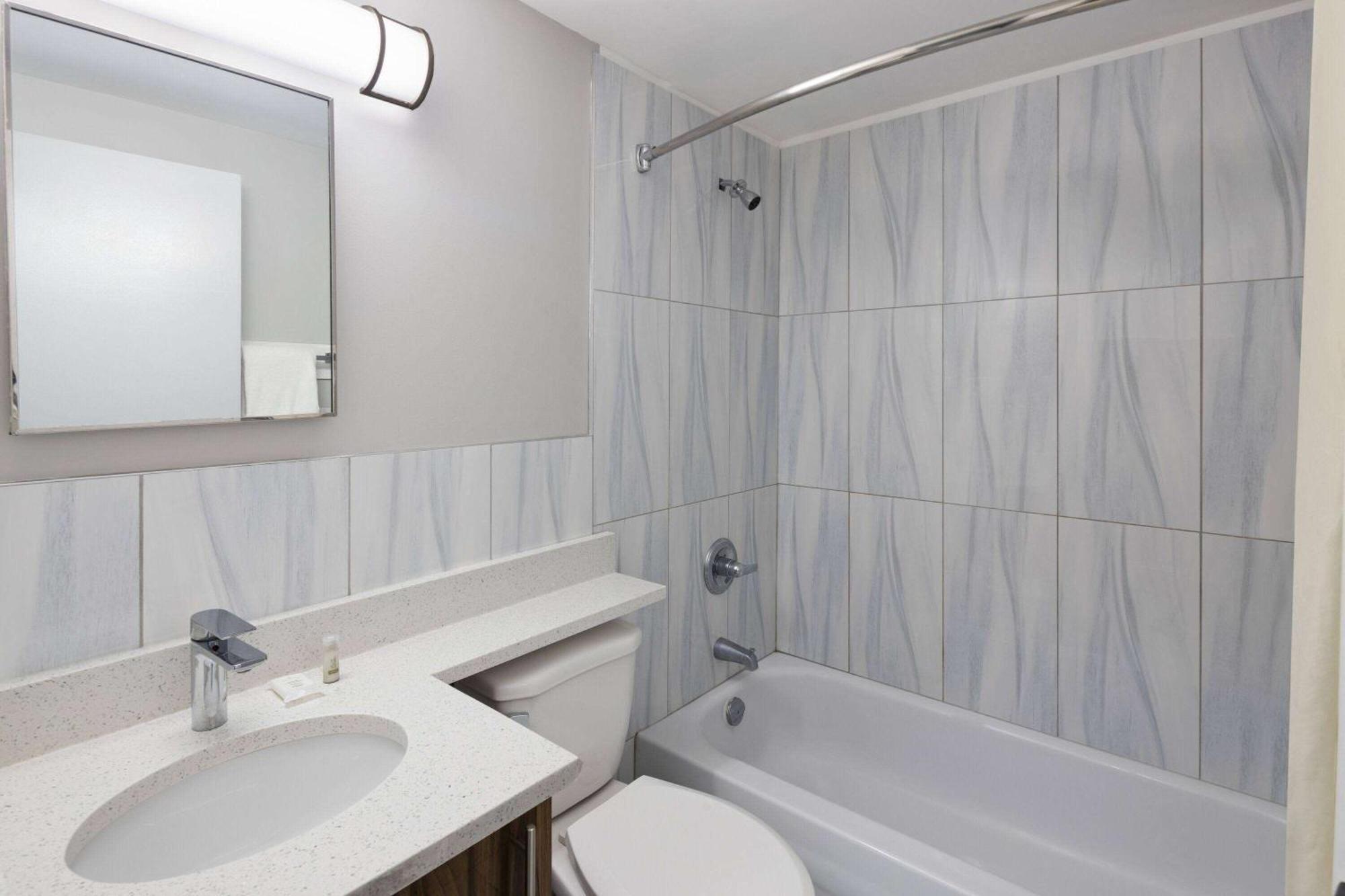 Baymont By Wyndham Edson Hotel Bagian luar foto