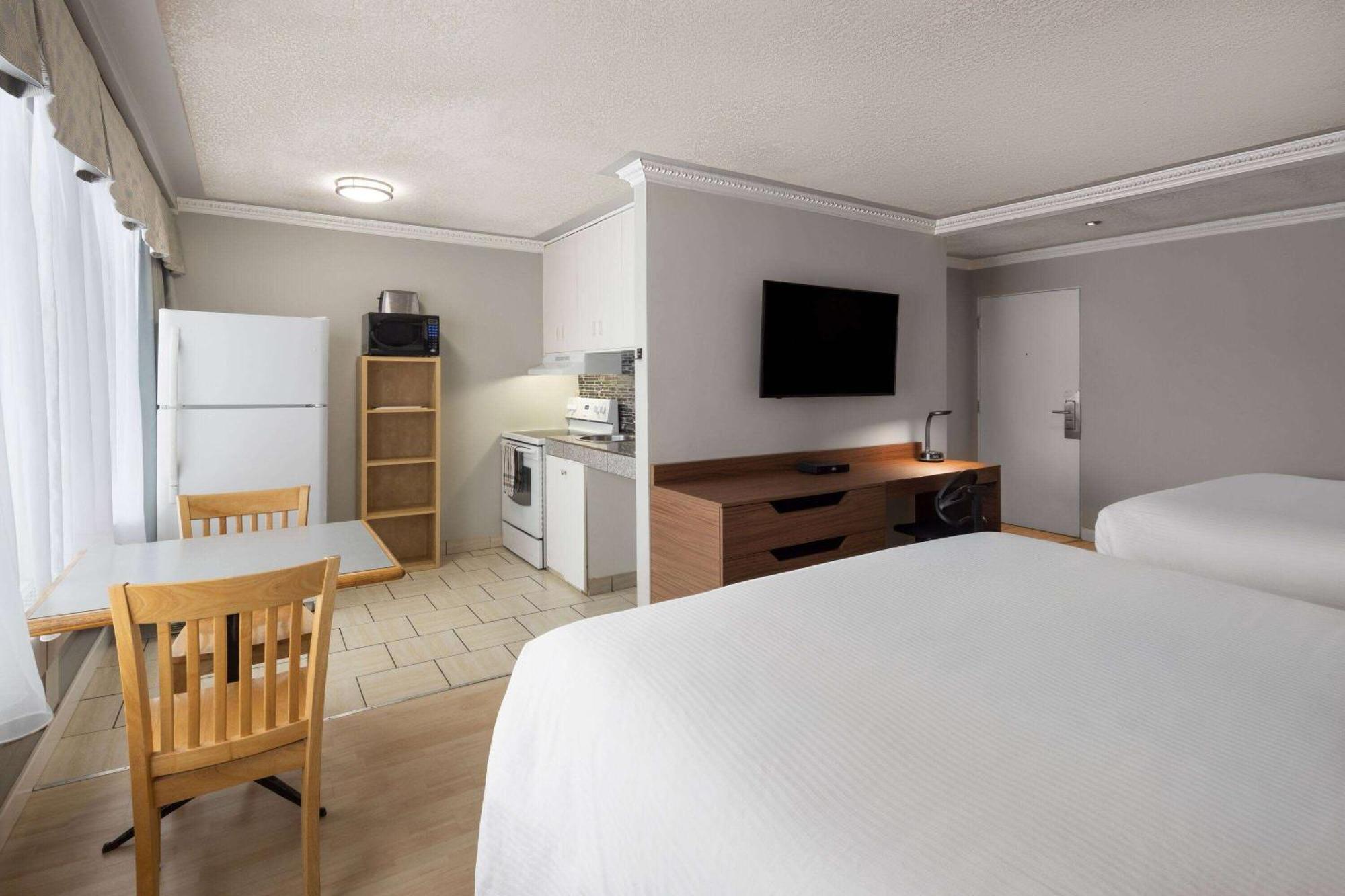 Baymont By Wyndham Edson Hotel Bagian luar foto