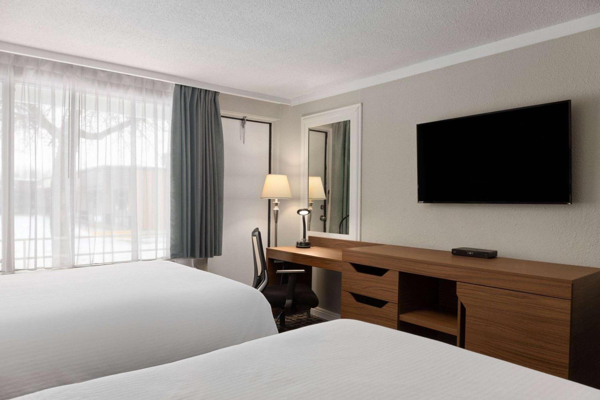 Baymont By Wyndham Edson Hotel Bagian luar foto