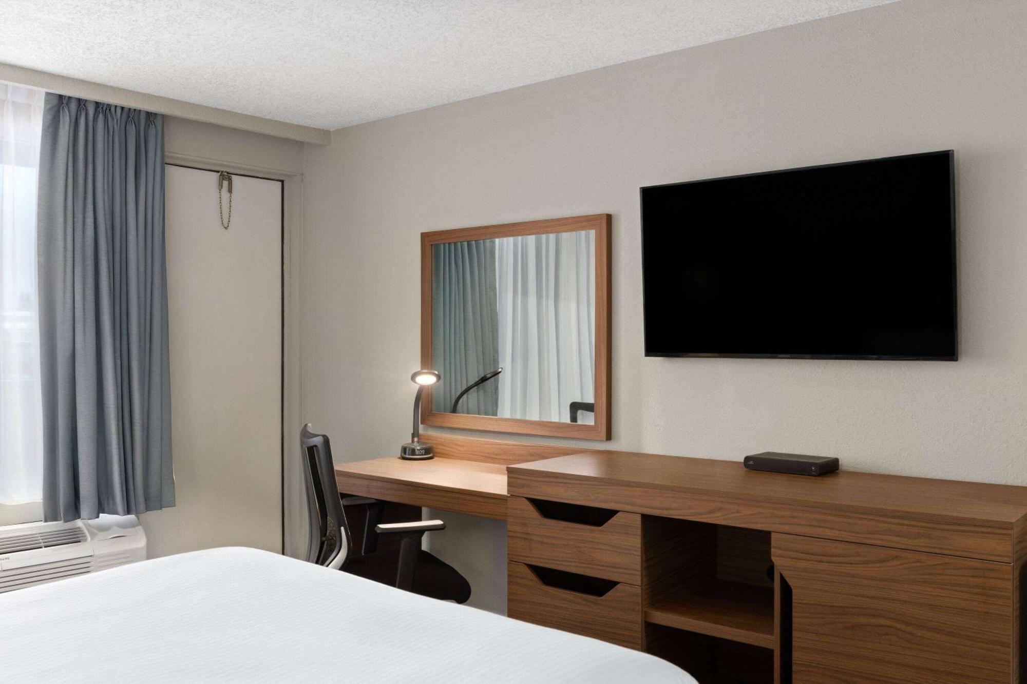 Baymont By Wyndham Edson Hotel Bagian luar foto
