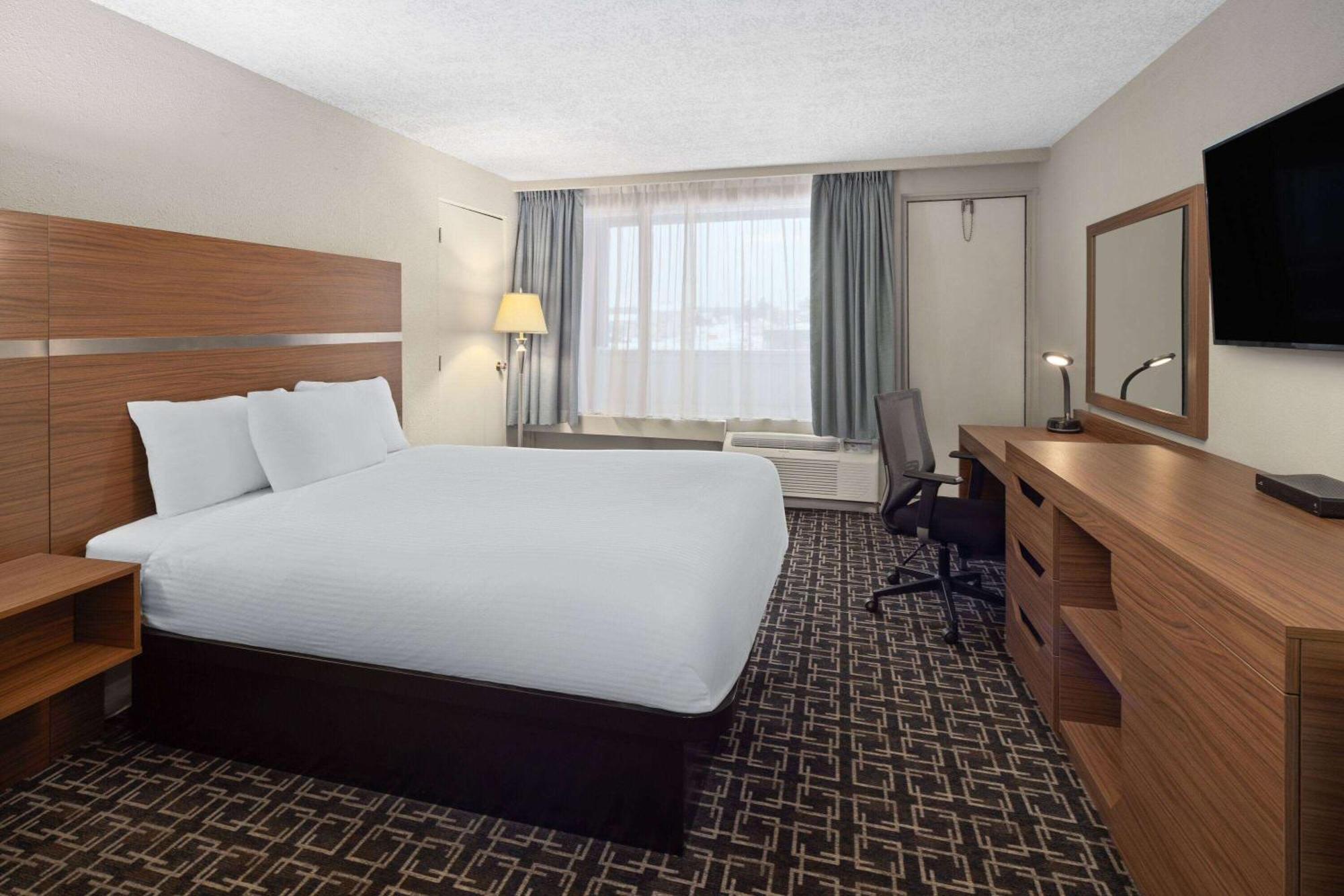 Baymont By Wyndham Edson Hotel Bagian luar foto