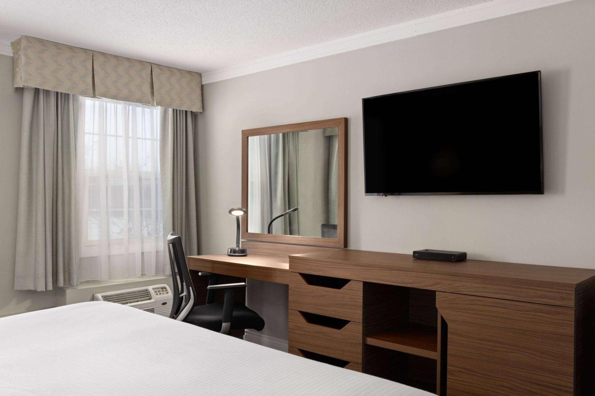 Baymont By Wyndham Edson Hotel Bagian luar foto